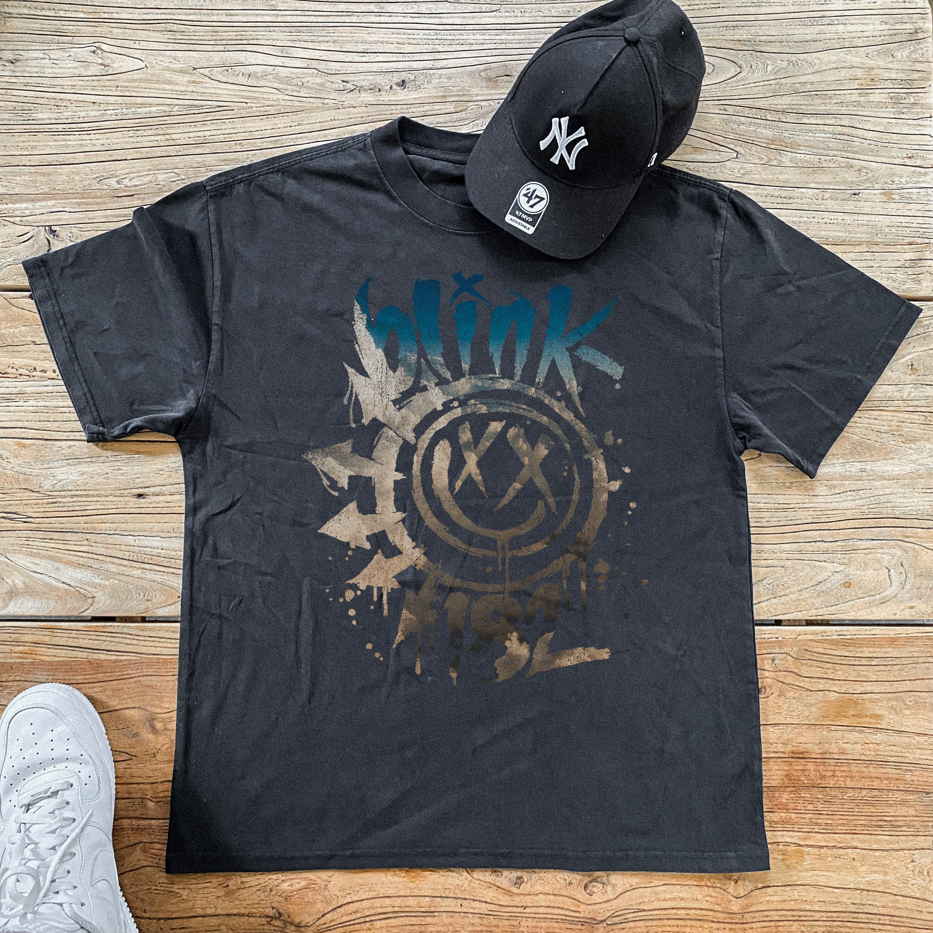 Vintage Blink 182 Heavyweight Black T-Shirt – AOCTW