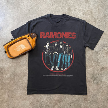 RAMONES - UK TOUR HEAVYWEIGHT BLACK T-SHIRT