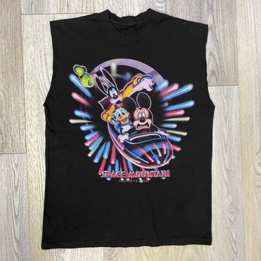 SPACE M0UNTAIN RETRO MERCH HEAVYWEIGHT BLACK CUT-OFF T-SHIRT