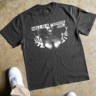 TEENAGE GIRL HEAVYWEIGHT BLACK TSHIRT
